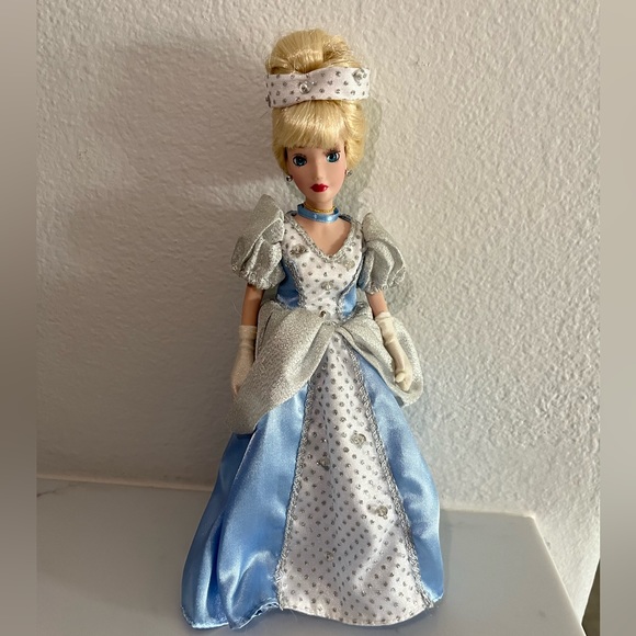 Disney Porcelain Keepsake Princesses - Picture 6 of 7